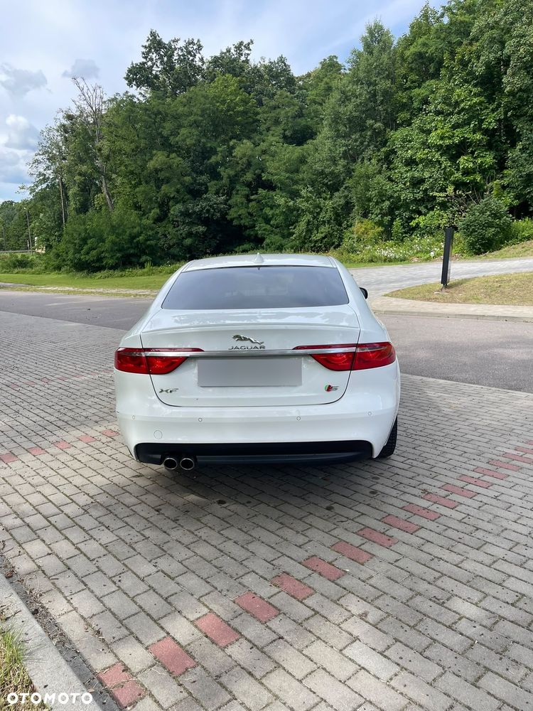 Jaguar XF 2.0 i4D R-Sport - 7