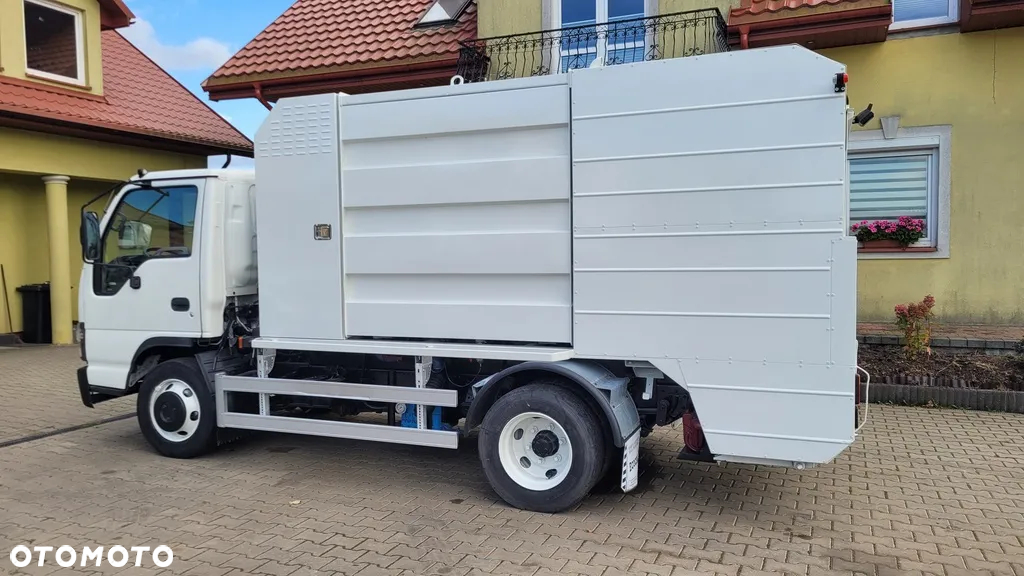 Isuzu MYJKA DO POJEMNIKÓW - 8
