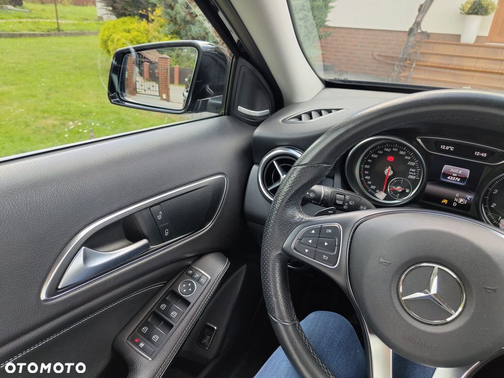 Mercedes-Benz GLA 250 7G-DCT Peak Edition - 35