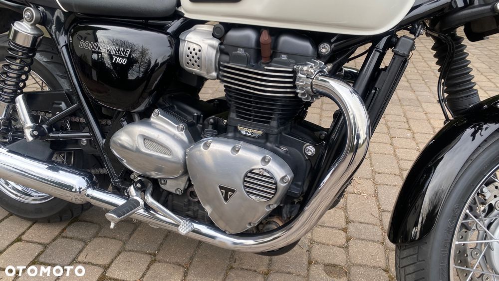 Triumph Bonneville - 3