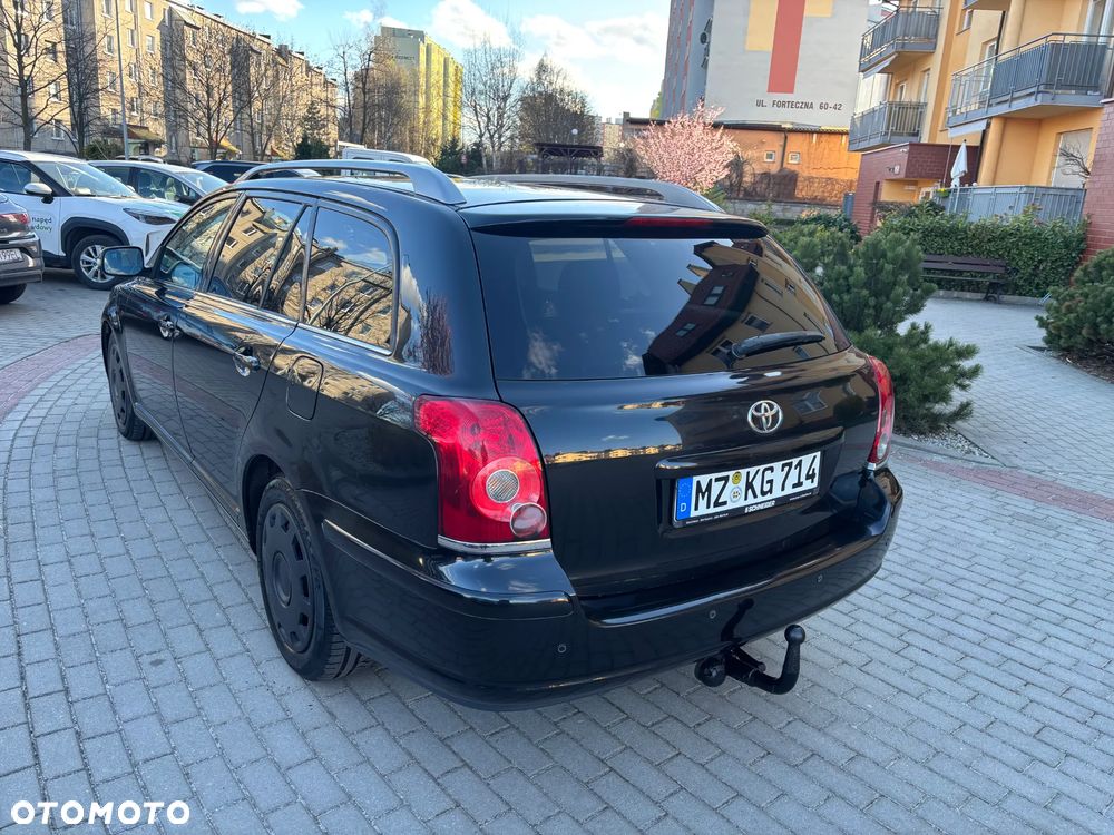Toyota Avensis 1.8 VVT-i Executive - 11