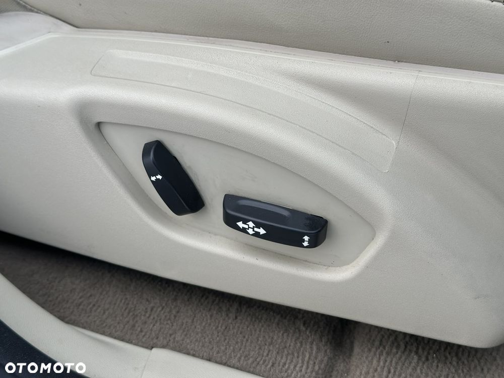 Volvo XC 60 - 30