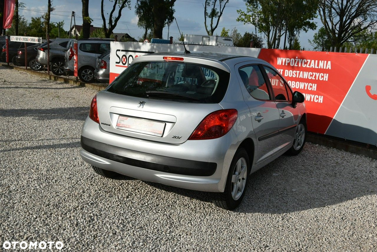 Peugeot 207 - 13