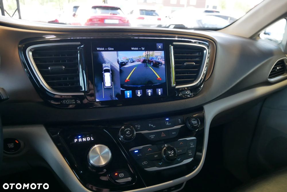 Chrysler Pacifica - 32