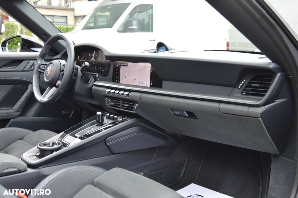 Porsche 911 Targa 4 GTS PDK - 6