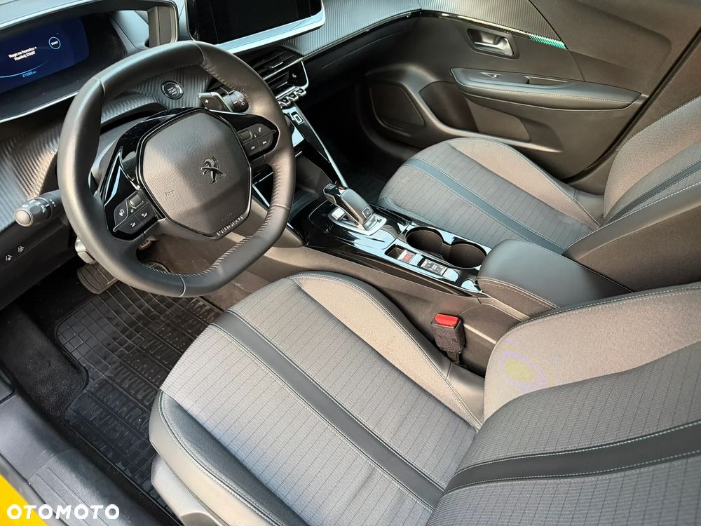 Peugeot 208 PureTech 100 EAT8 Allure - 17