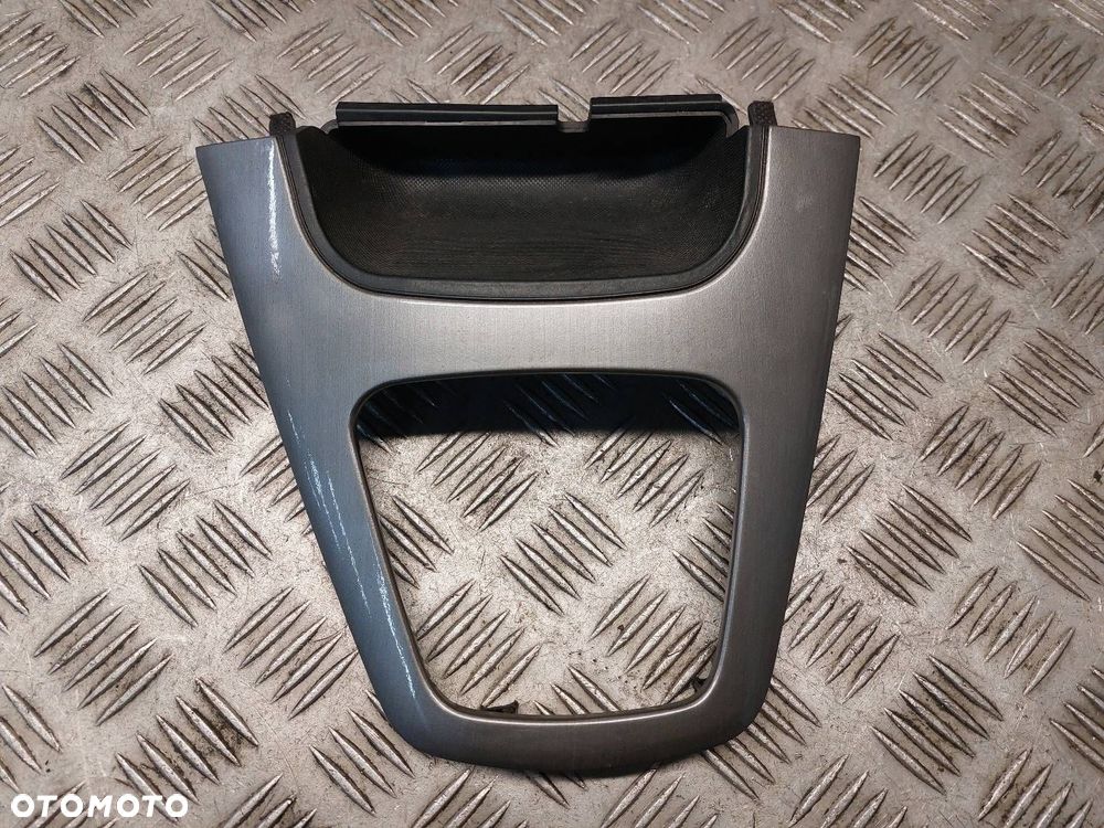 RAMKA KONSOLI ŚRODKOWEJ + LEWARKA BIEGÓW HYUNDAI TUCSON I 84651-2E000 - 2