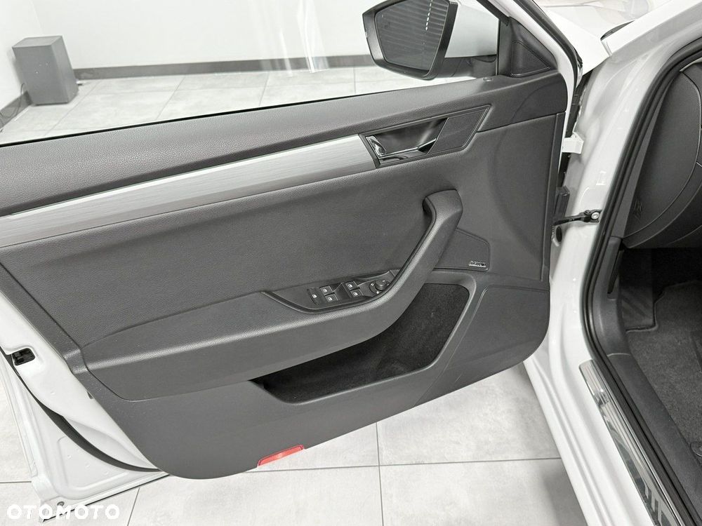 Skoda Superb 2.0 TDI DSG Sportline - 32
