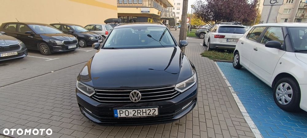 Volkswagen Passat - 1