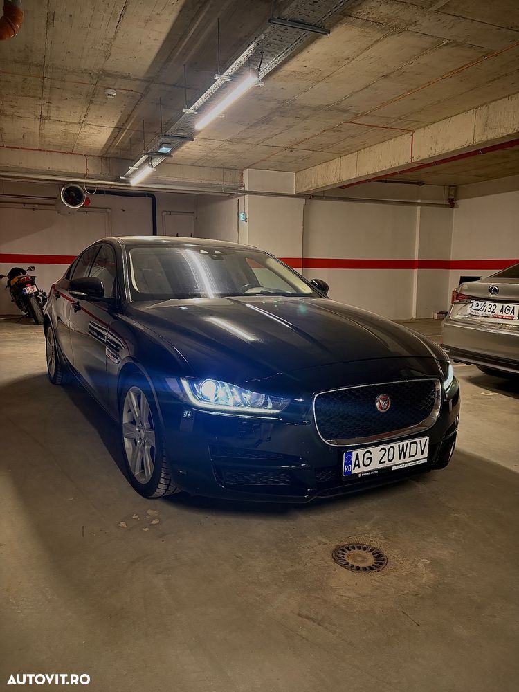 Jaguar XE 2.0 Prestige - 3