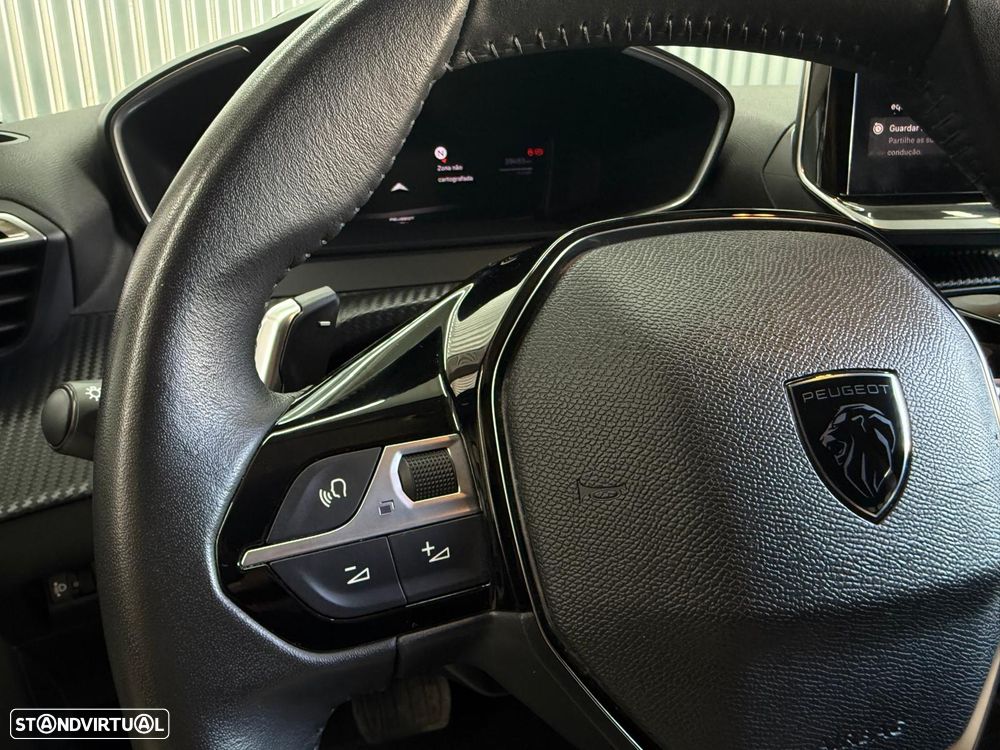 Peugeot 208 1.2 Hybrid Allure e-DCS6 - 30