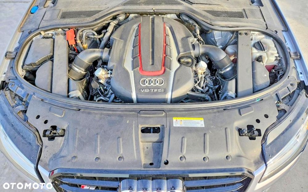 Audi S8 - 9