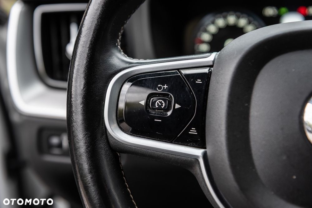 Volvo XC 60 D3 Drive-E R-Design Kinetic - 17