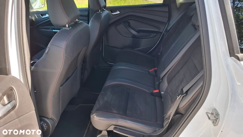 Ford Kuga 1.5 EcoBoost 2x4 ST-Line - 14