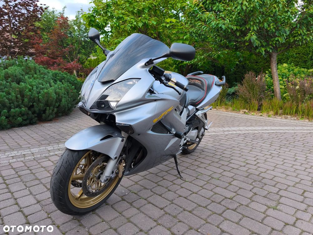 Honda VFR - 2