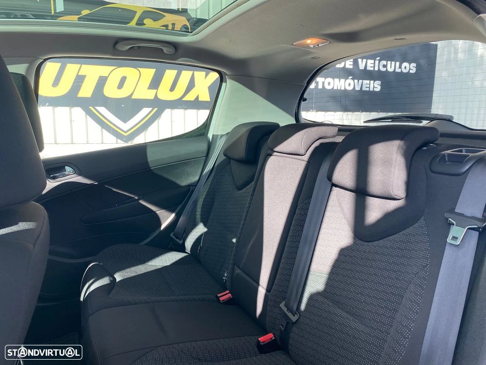 Peugeot 308 1.6 e-HDi Allure CVM6 - 19