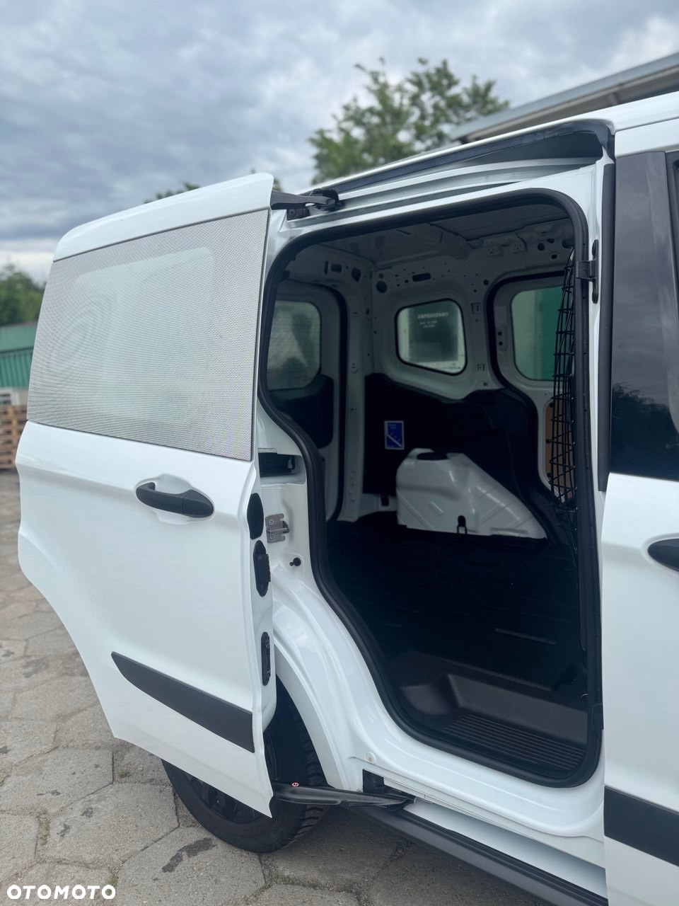 Ford transit courier - 7