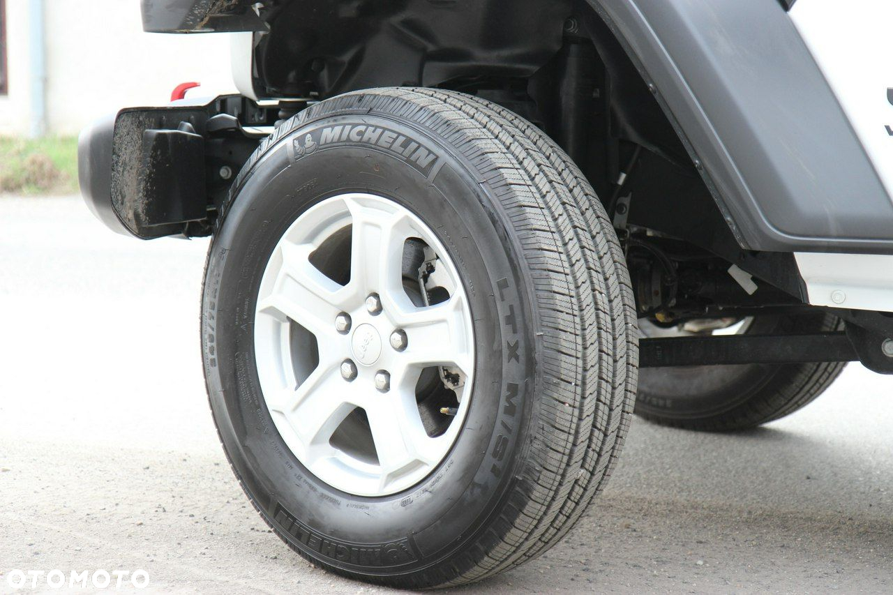 Jeep Wrangler - 8