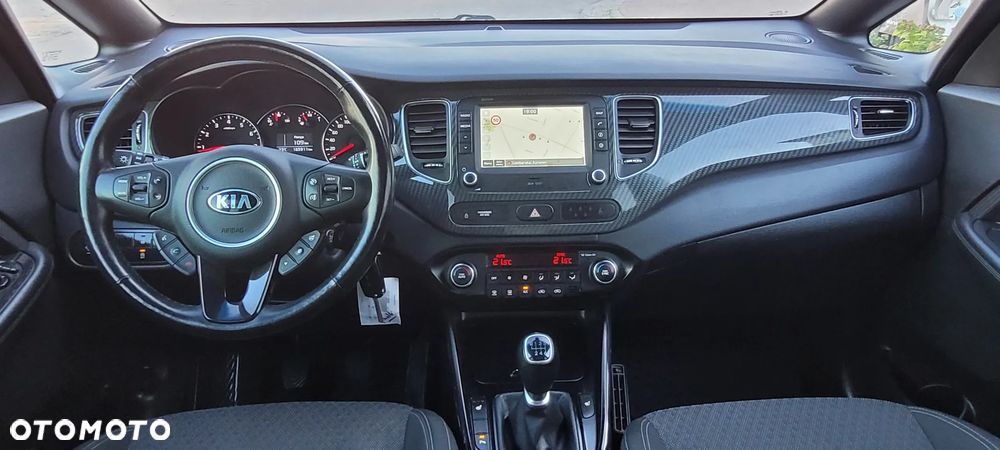 Kia Carens - 8