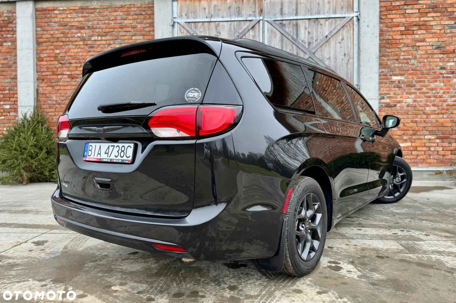 Chrysler Pacifica - 8