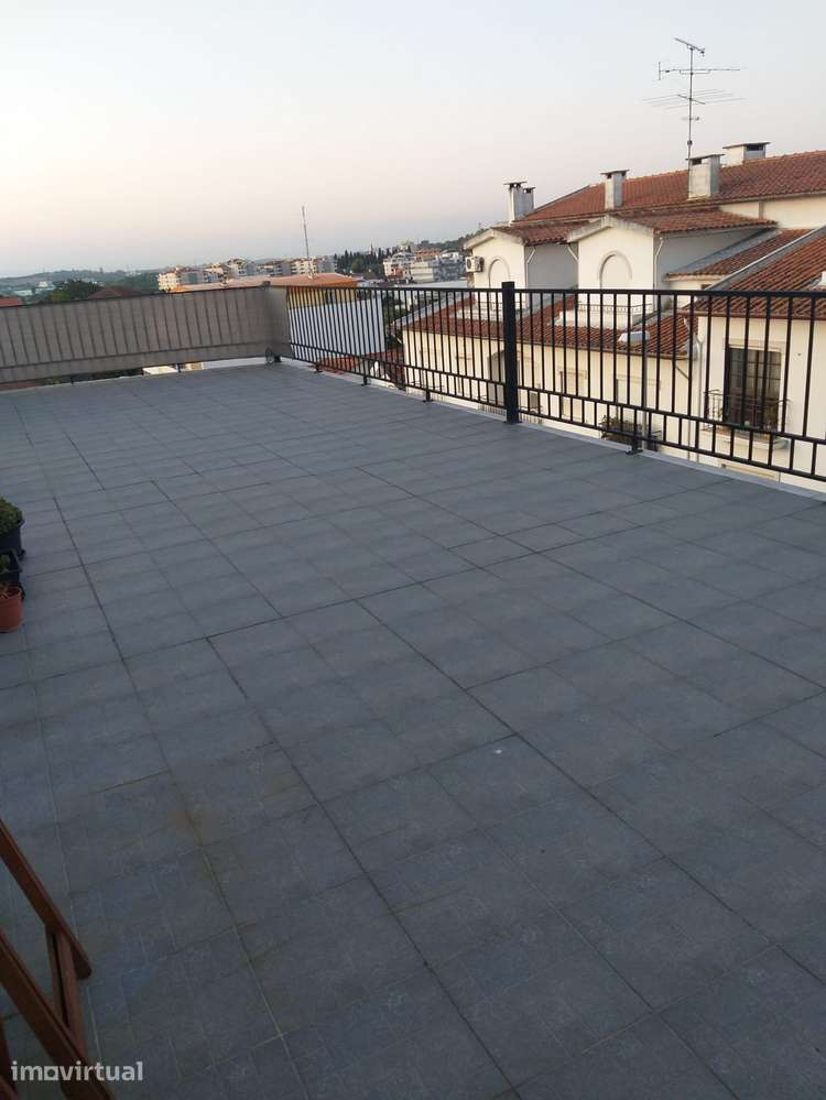 Fabuloso T3 com terraço e garagem dupla - Torres Novas - Grande imagem: 4/11
