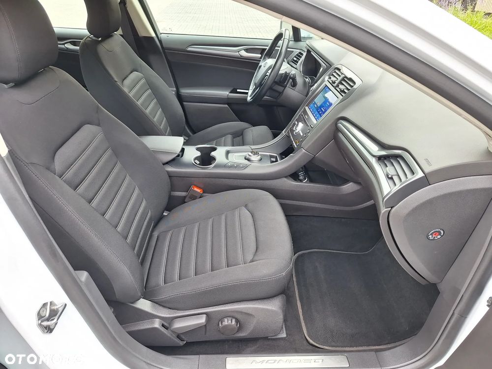 Ford Mondeo 2.0 EcoBlue Titanium - 26
