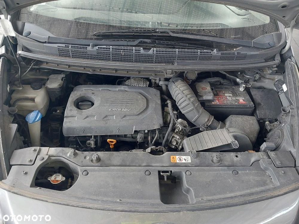 Kia Carens 1.7 CRDi 115 Dream Team Edition - 10