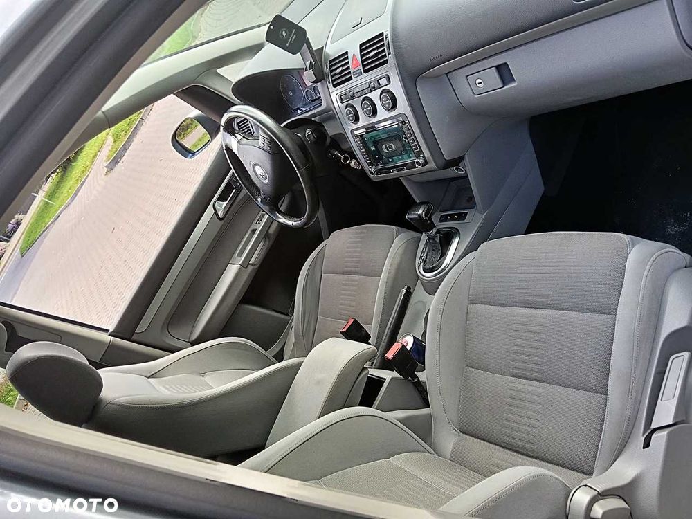 Volkswagen Touran - 8