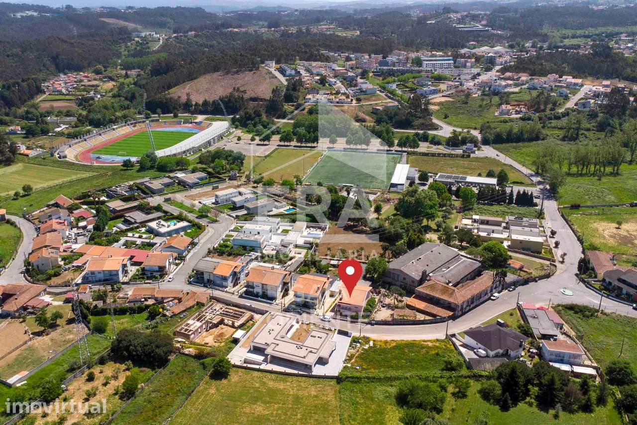 Moradia T3 isolada com jardim na Paradela - Grande imagem: 2/4