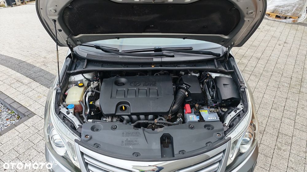 Toyota Avensis 1.8 Comfort - 31
