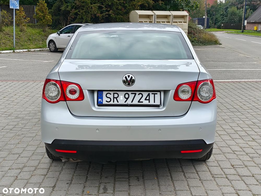 Volkswagen Jetta 1.6 Comfortline - 12