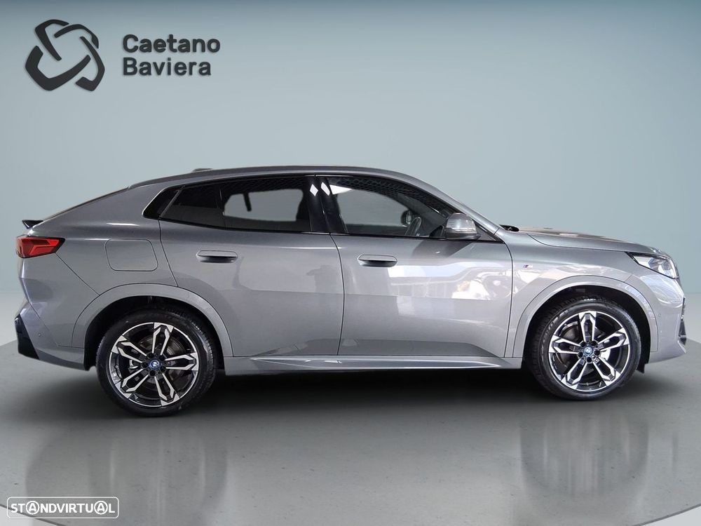 BMW iX2 eDrive20 Pack Desportivo M - 9