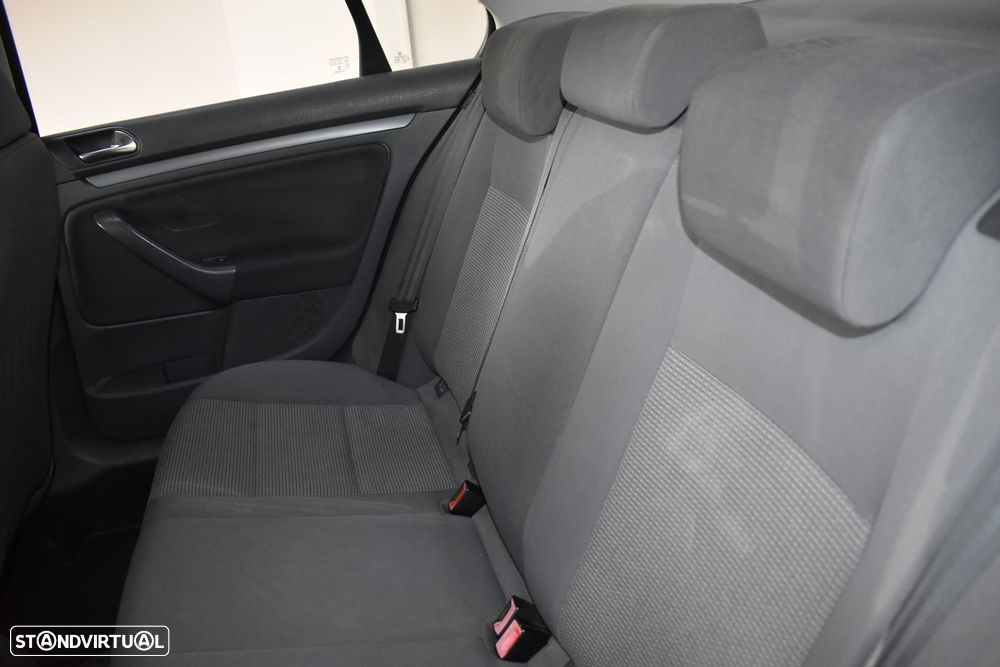 VW Jetta 1.9 TDi BlueM. Confortline - 41