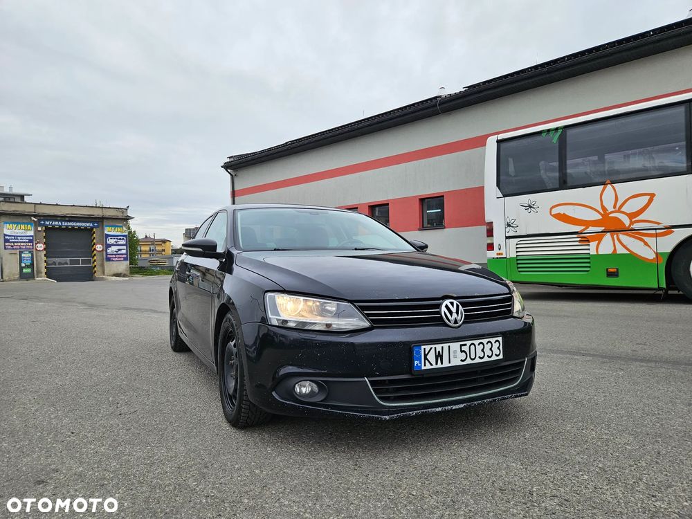 Volkswagen Jetta 1.6 TDI DPF Highline - 4