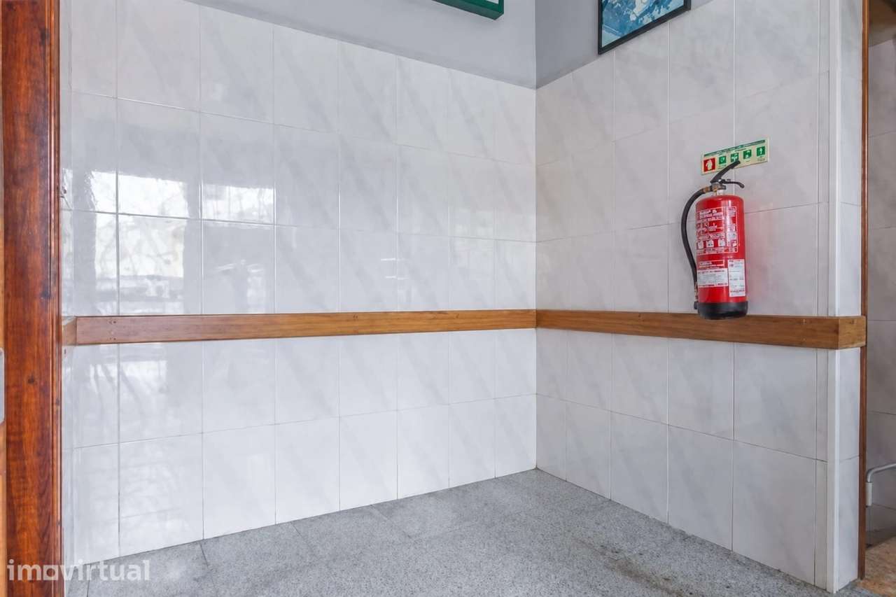 Loja Comercial 2 Pisos com 2 Montras | Benfica - Grande imagem: 5/22