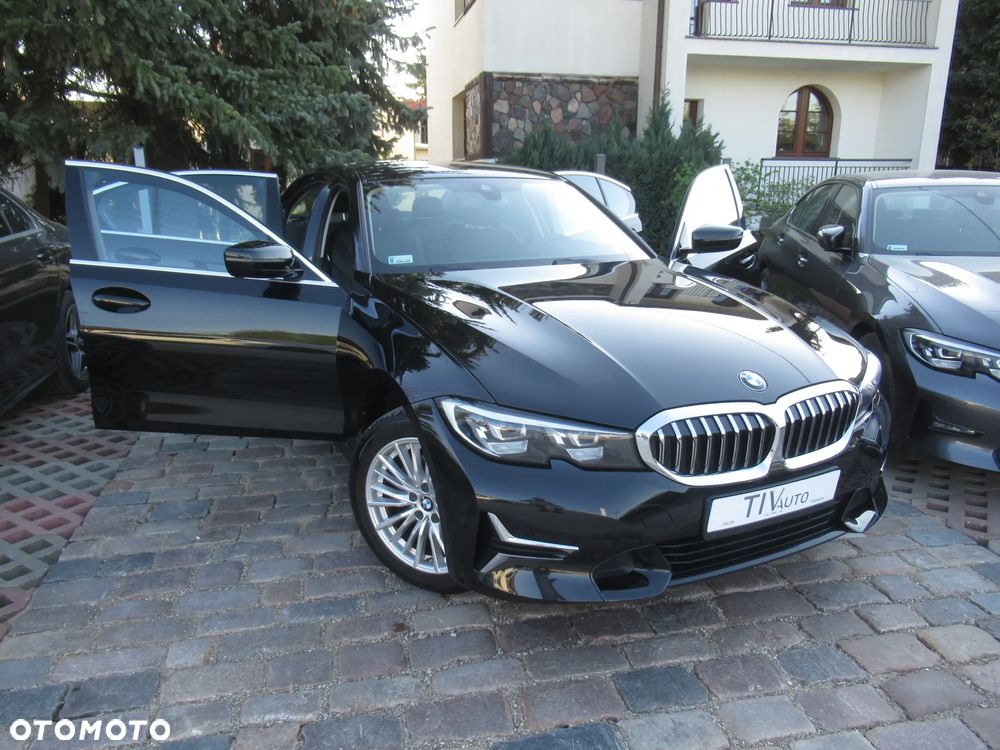 BMW Seria 3 320i Luxury Line - 36