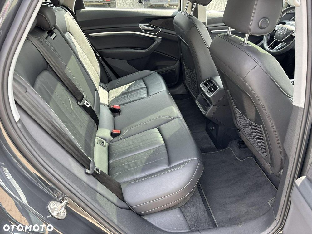 Audi e-tron - 16