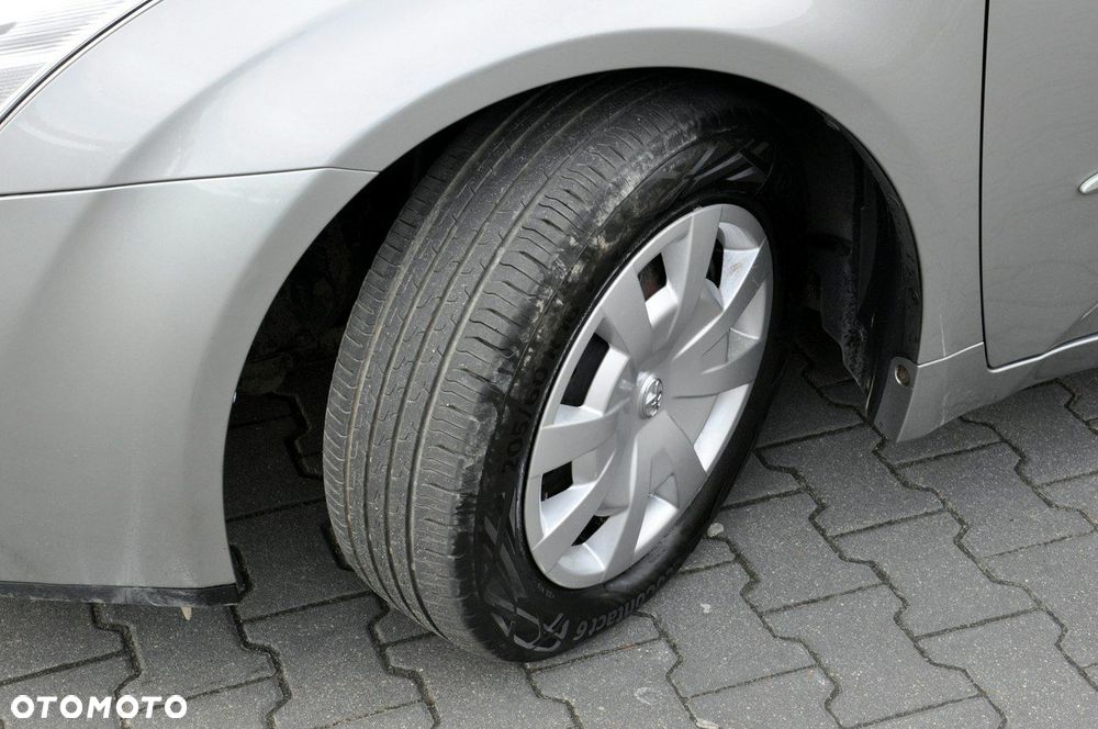Toyota Avensis 1.8 Active - 15