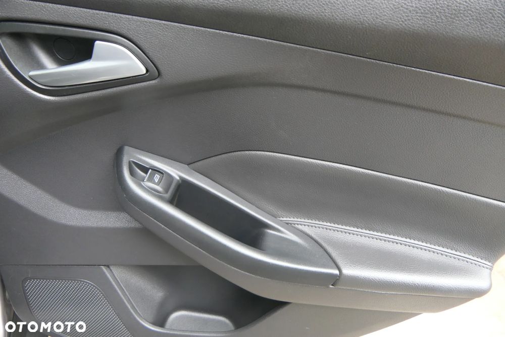 Ford Focus 1.6 Ti-VCT Titanium - 16
