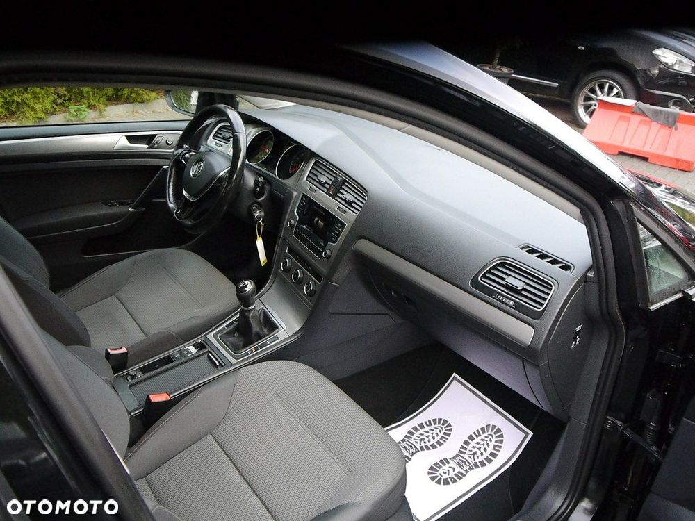 Volkswagen Golf 1.6 TDI BlueMotion Comfortline - 21