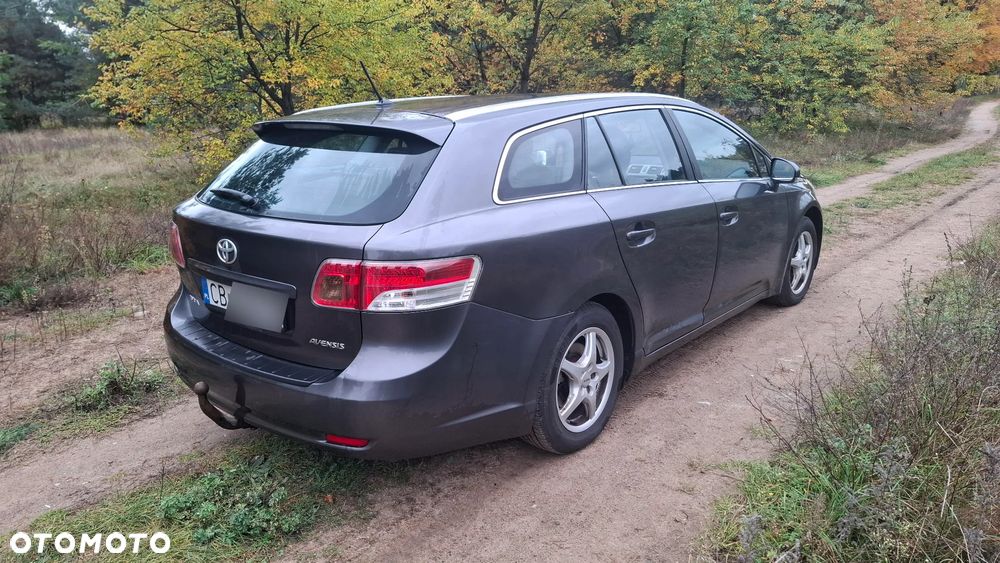 Toyota Avensis - 8