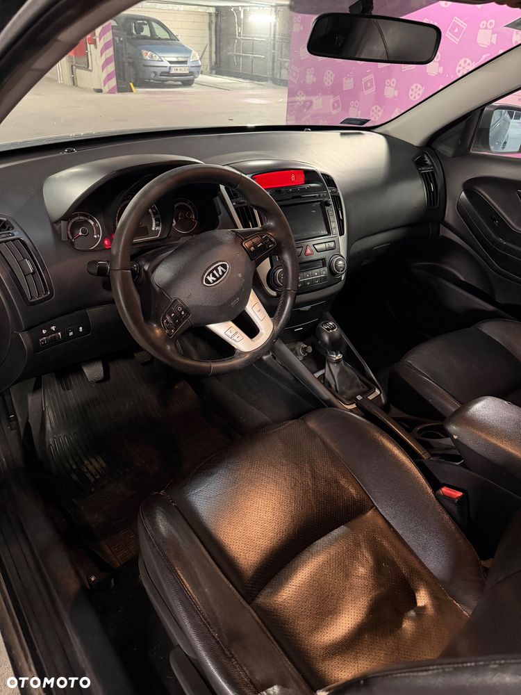 Kia Ceed - 10