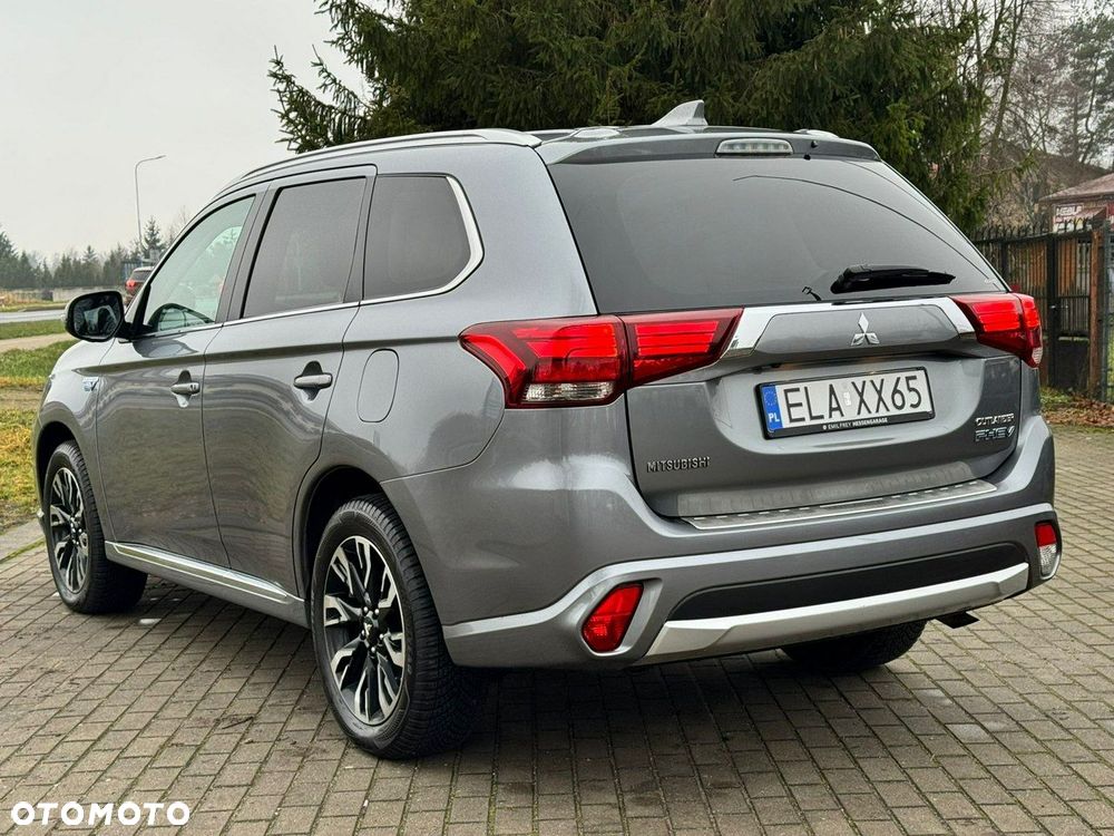 Mitsubishi Outlander - 16