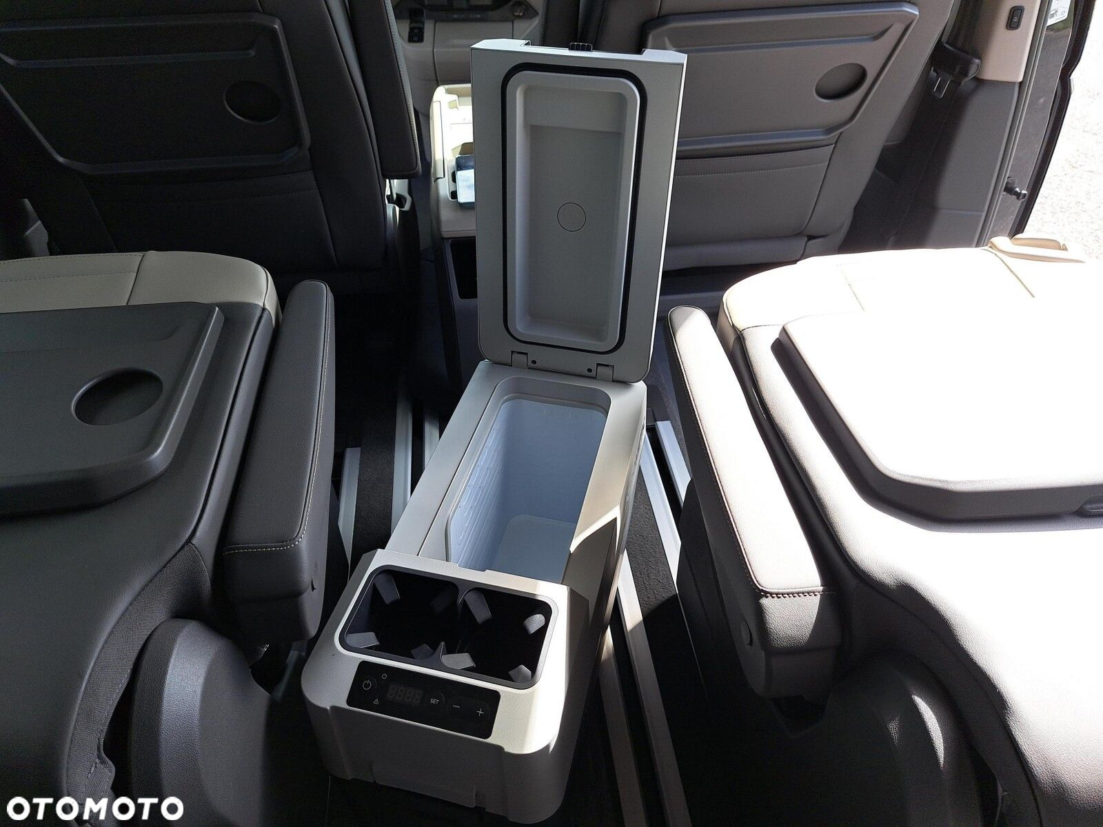 Volkswagen Multivan - 32