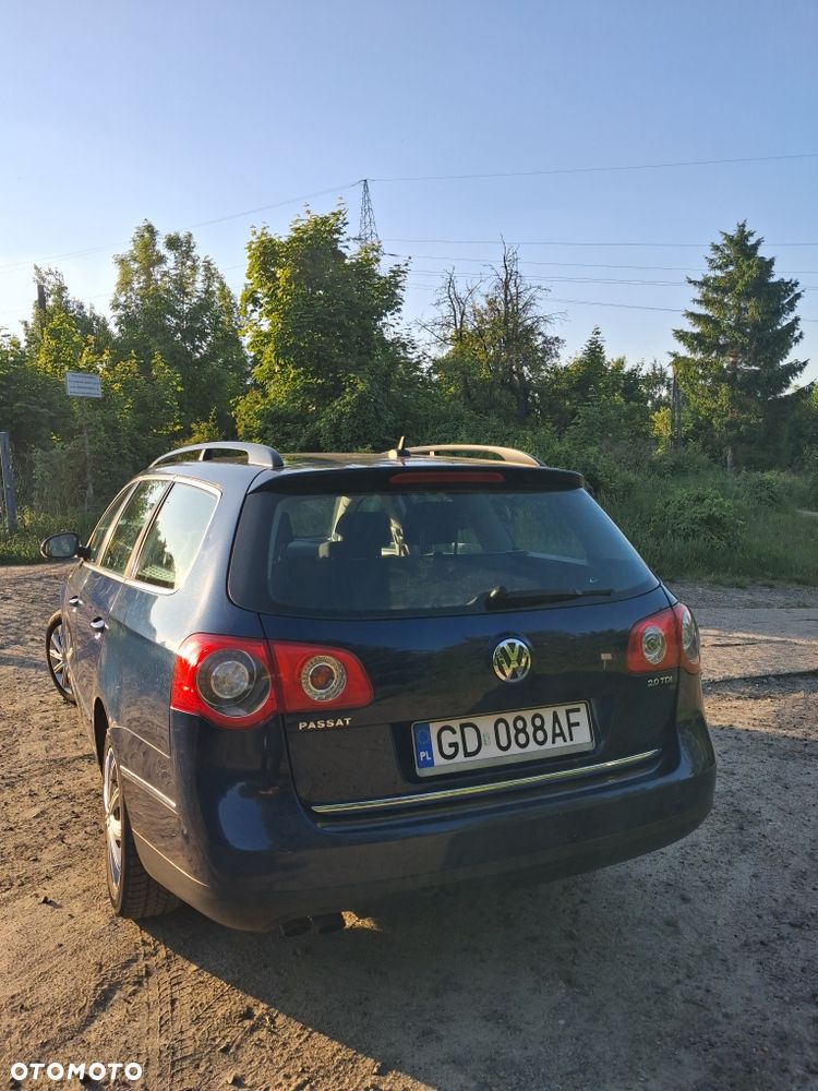 Volkswagen Passat - 4