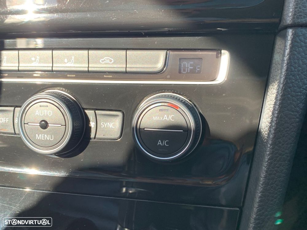 VW Golf 1.6 TDi R-Line - 30