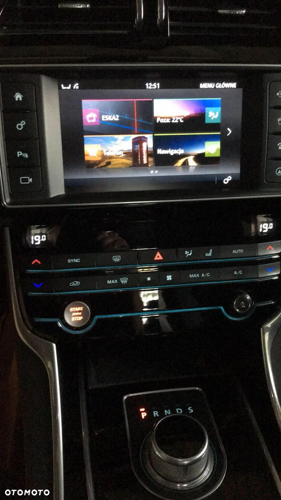 Jaguar XE 2.0 D R-Sport - 3