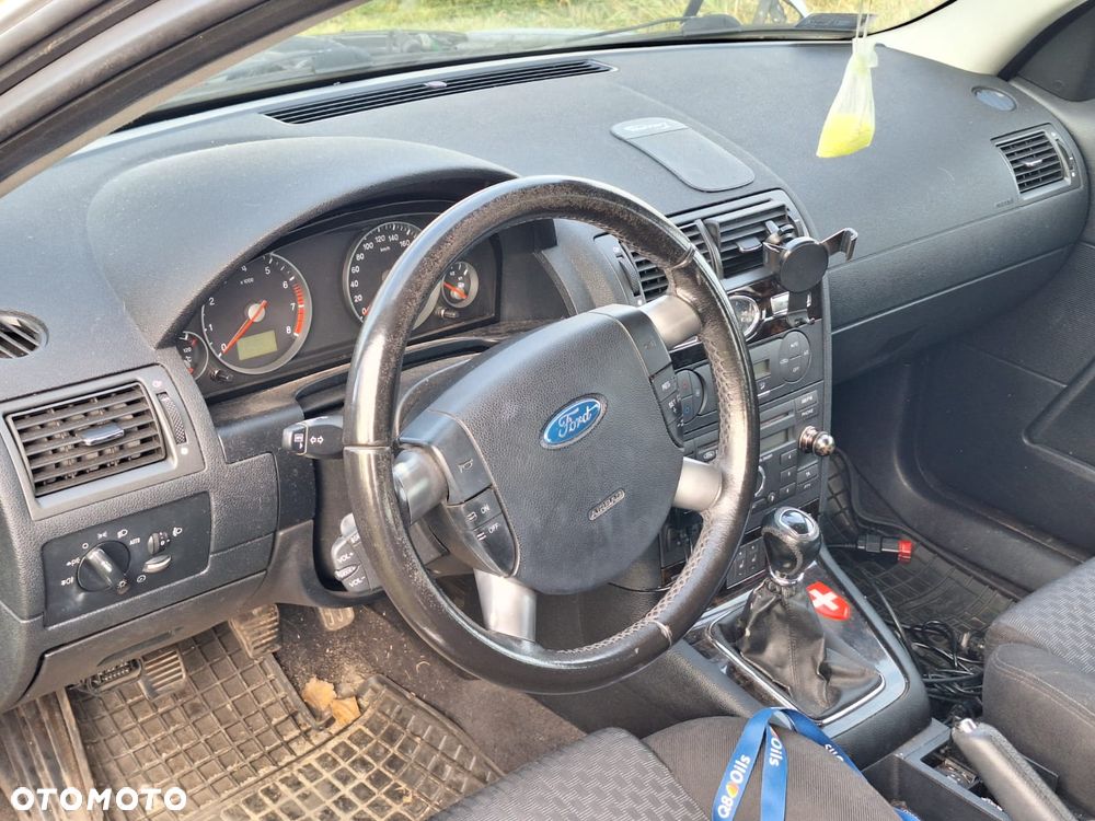 Ford Mondeo 2.5 V6 Ghia - 8