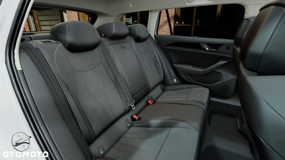 Volkswagen Passat Variant 2.0 TDI SCR Business DSG - 13