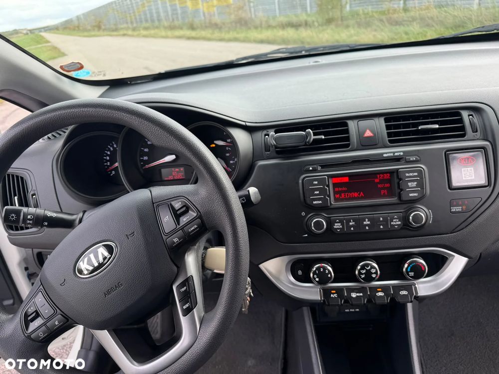 Kia Rio - 21